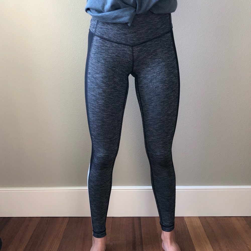 ATHLETA LEGGINGS - Grey and black color blocking.